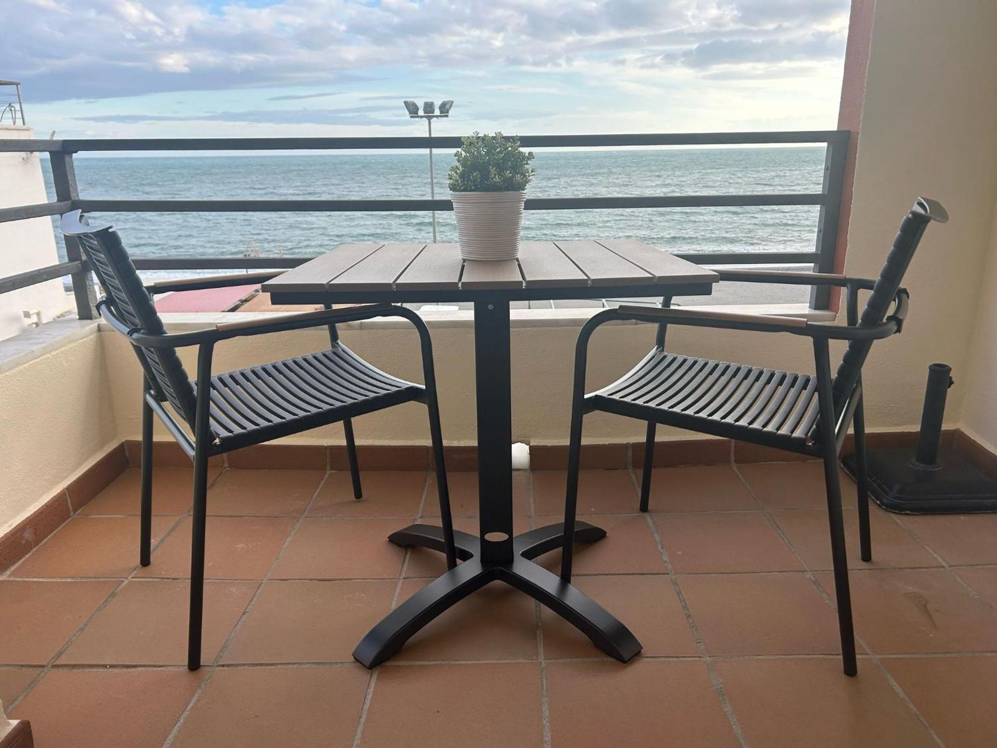 Maravilloso Apartamento En Primera Linea De Playa Con Vistas Al Mar En Caleta De Velez 2 D Exterior photo